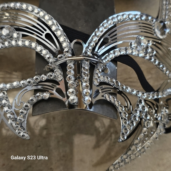 NWT Silver Rhinestone Metal Fashion Mask - Picture 3 of 6